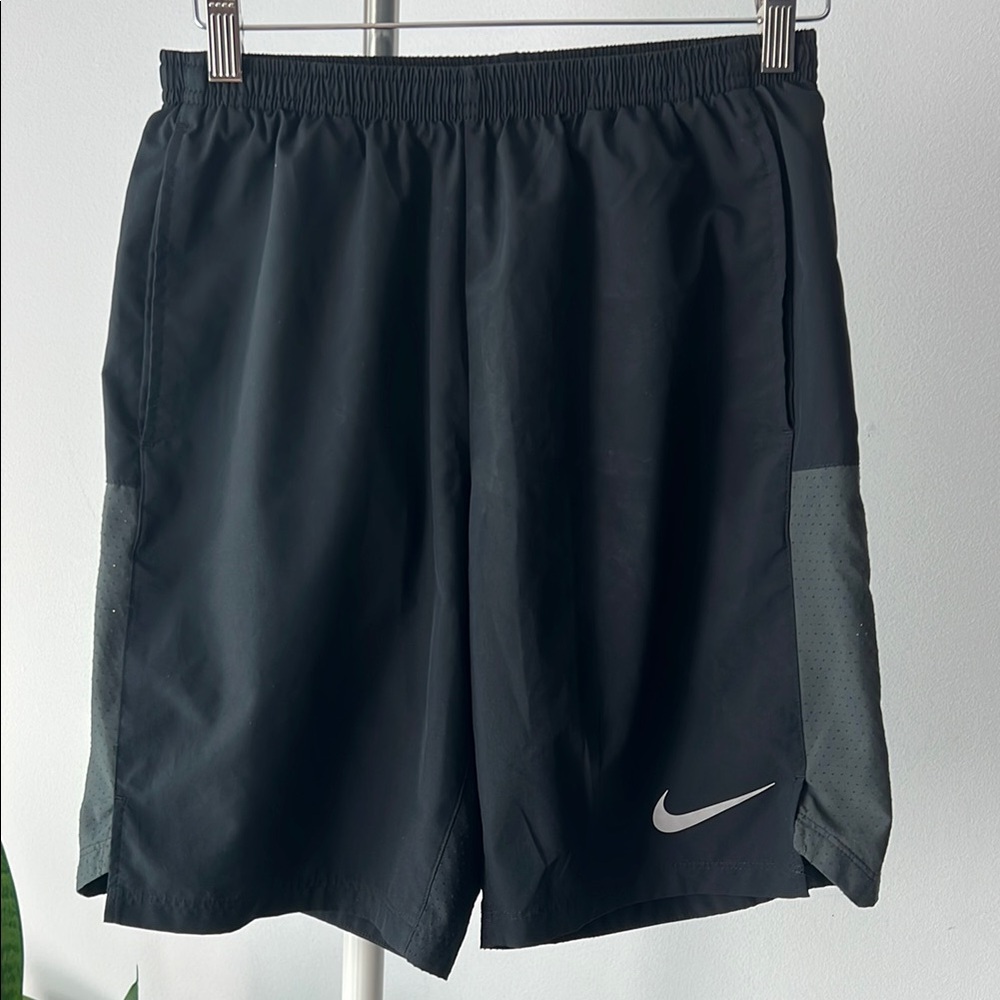 Nike Dry Fit Black and Gray Athletic Training Shorts S